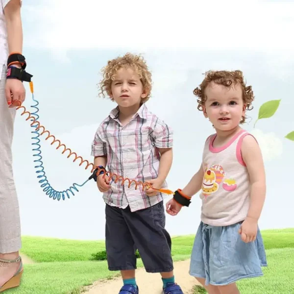 baby child anti lock wrist safety hand belt band for travelling purpose,safe secure (random color)