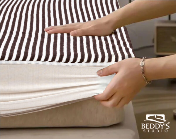 100% waterproof mattress protector cover is made of polish fabric,  (random color) - Image 16
