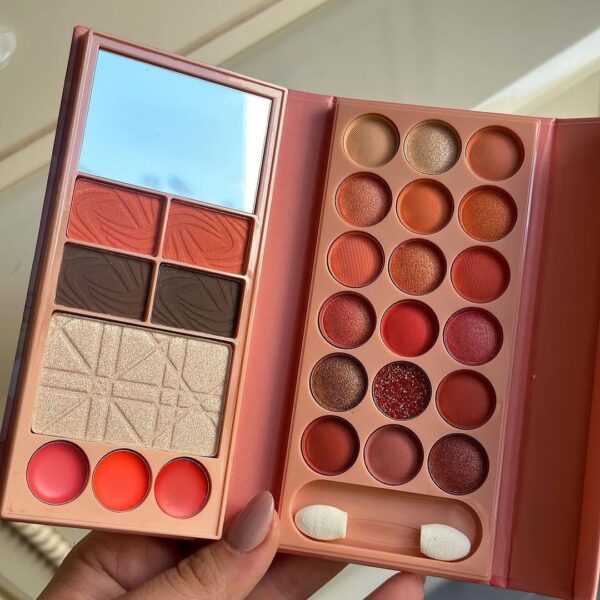 any lady pretty girl lovely eyeshadow blusher highlighter palette