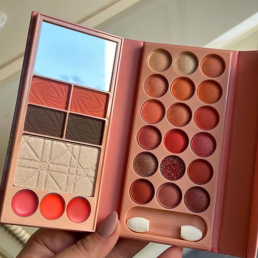 any lady pretty girl lovely eyeshadow blusher highlighter palette