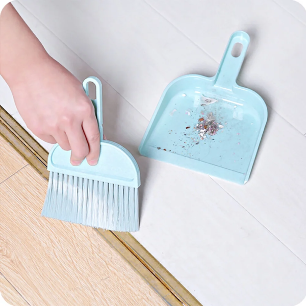 1 pc imported mini broom & dustpan set - perfect for desktop cleaning and quick cleanups (random color) - Image 3