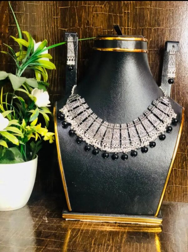 latest style and cultural jewelry black pearl beautiful silver choker with drop earrings for all ages women - Image 3