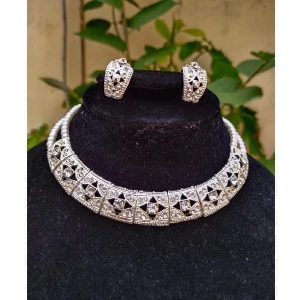 elegant look silver necklace with stylish earrings - Image 4