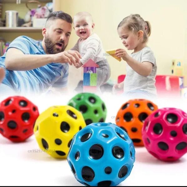 pack of 2 high resilience hole ball soft bouncy ball anti-fall moon shape porous bouncy ball kids indoor outdoor balls high bouncing moon stress ball (random color)