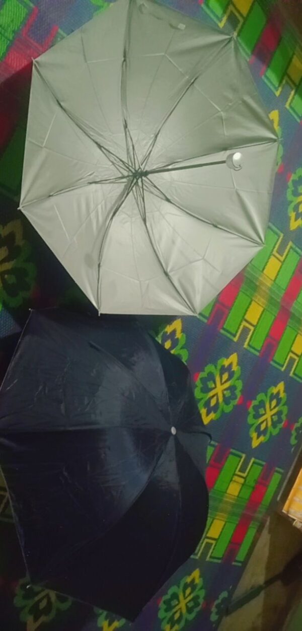portable folding umbrella for men and women - random colors - Image 3
