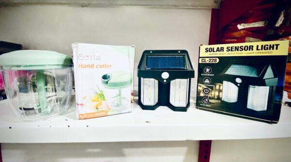 deal pack of 2 - solar wall lamp and hand pull food vegetable chopper (random color) - Image 2
