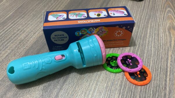 baby projector torch 3 cards cartoon projection flashlight  children early education toy (random color ) - Image 3