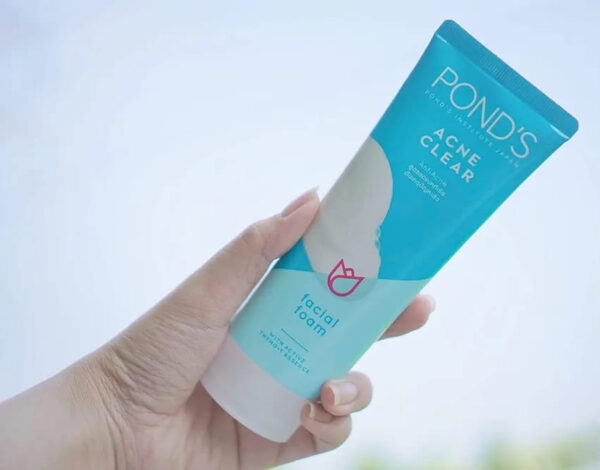 pond's acne clear  facial foam 100g