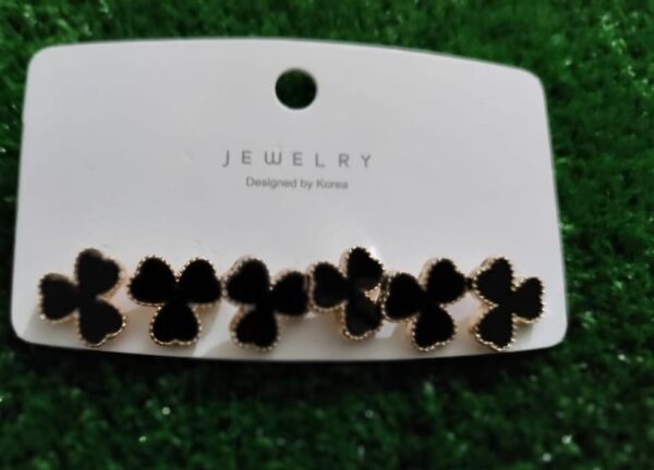 1 pair black  mini hearts trending earrings