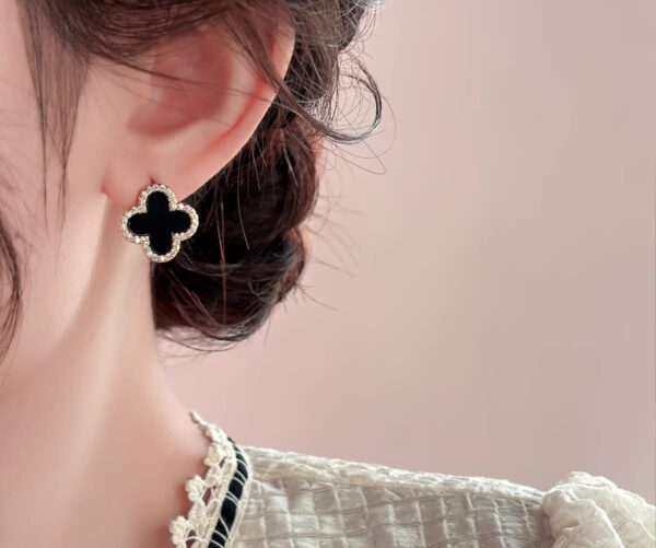stainless steel  flower  zircon studs earrings