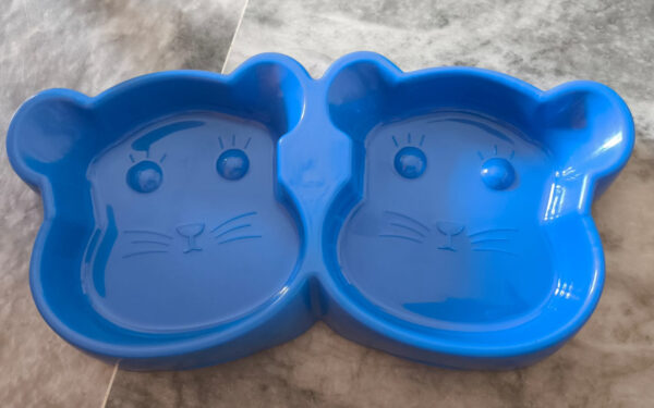 cat shaped double food bowl pet plastic food bowl (random color) - Image 4