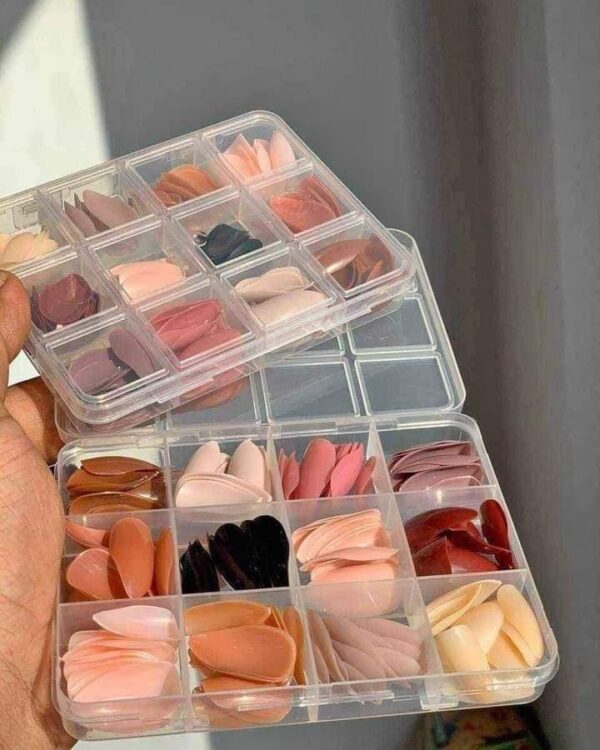 artificial nails 144 pcs with nail glue, beautiful fancy fake nails (random color) - Image 3