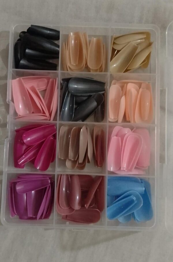 artificial nails 144 pcs with nail glue, beautiful fancy fake nails (random color) - Image 4