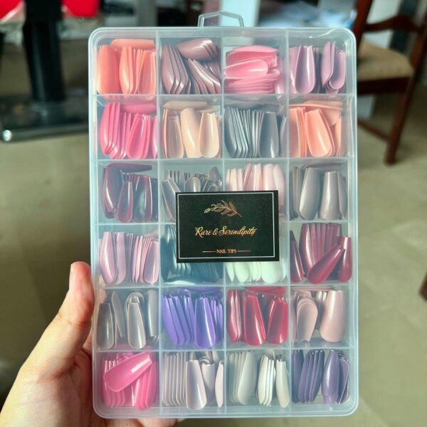 576 pcs nails with box ,reusable artificial nails, 24 different colours, beautiful fake nails with glue  for girls women  (random color) - Image 3