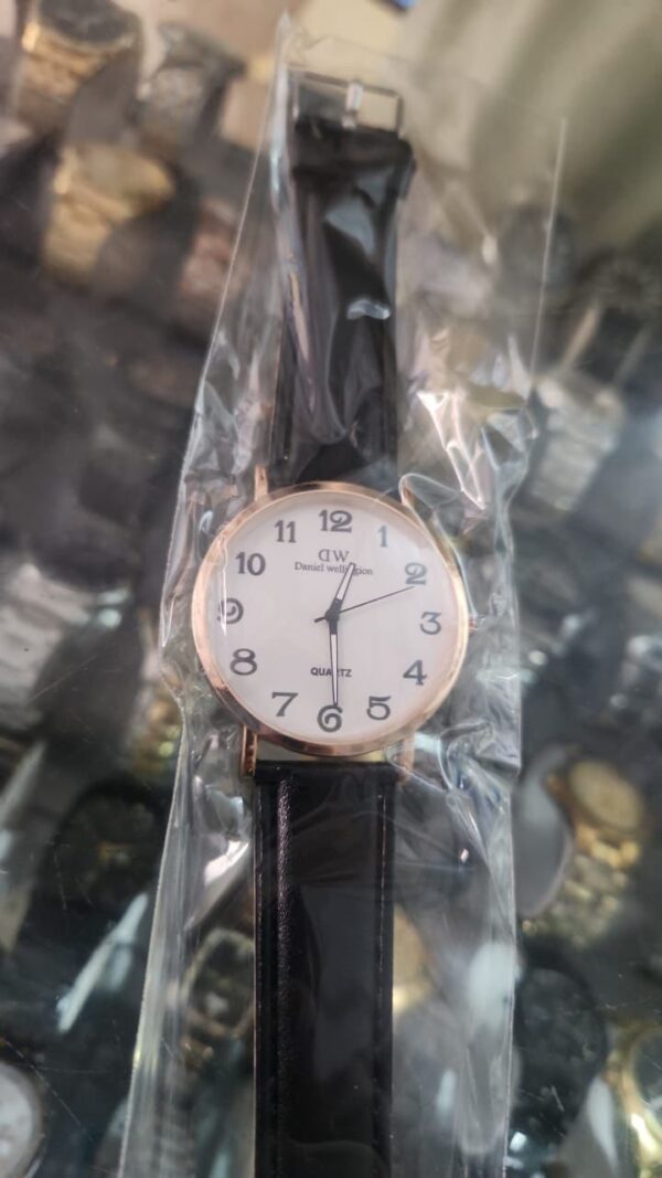 black daniel wellington watch for women wrist watch  (without box ) - Image 6