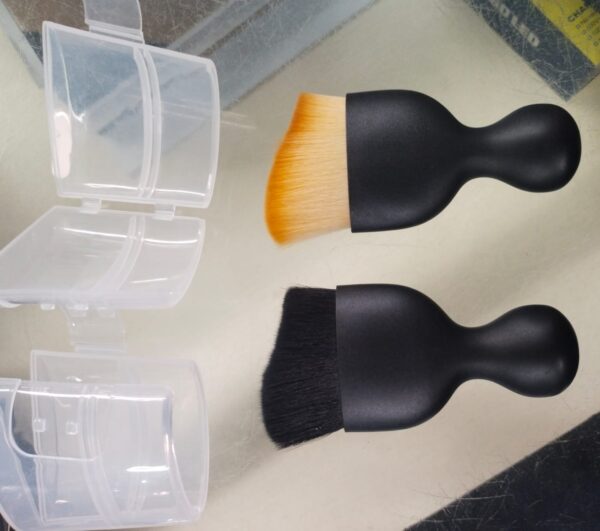 car interior cleaning & multifunctiona  soft hair brush for cleaning of small and tiny places (random color) - Image 2