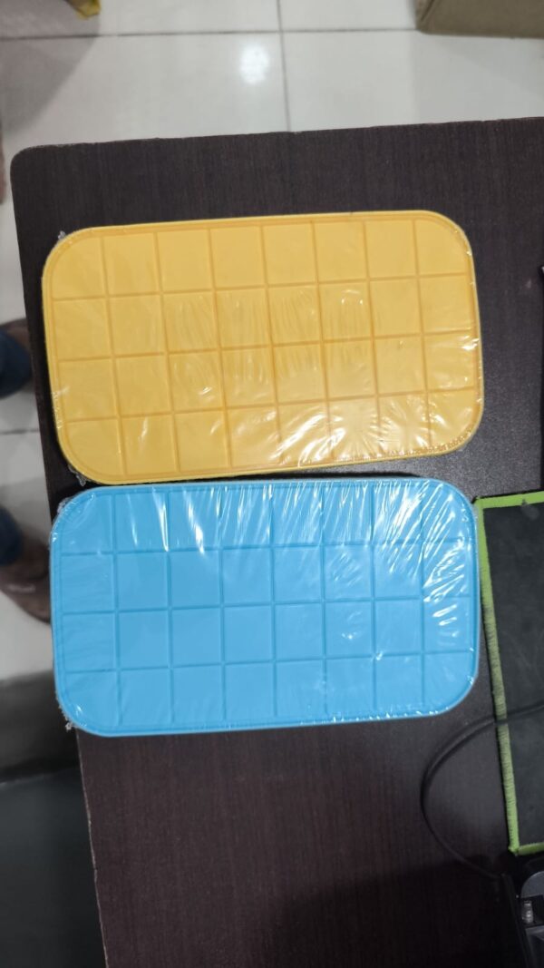 32 grid silicone ice cube tray with lid cover  (random color) - Image 3