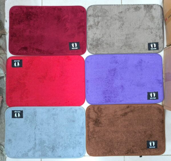 soft super absorbent bathroom/ door mat non-slip 40x60cm (random color) - Image 2