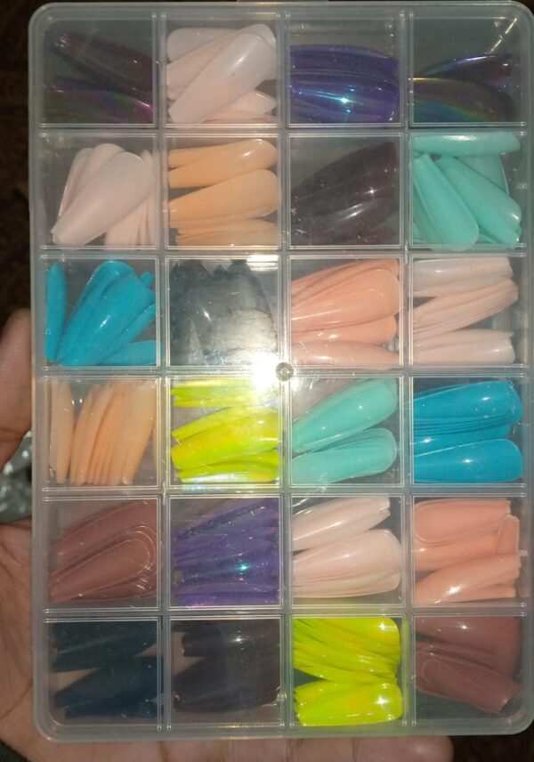 576 pcs nails with box ,reusable artificial nails, 24 different colours, beautiful fake nails with glue  for girls women  (random color) - Image 2