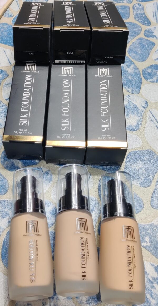masarrat misbah cream silk foundation shine and moisturize 35ml - Image 8