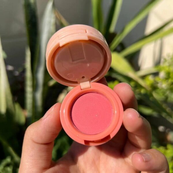 mocallure 3 in 1 blusher highlighter kit package includes: 1 x blusher highlighter kit product feature: glowy, 2 in 1 (random color) - Image 5