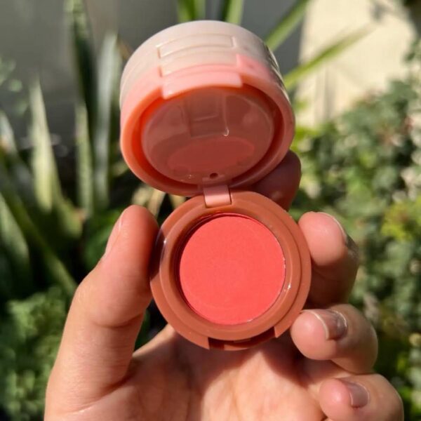 mocallure 3 in 1 blusher highlighter kit package includes: 1 x blusher highlighter kit product feature: glowy, 2 in 1 (random color) - Image 9