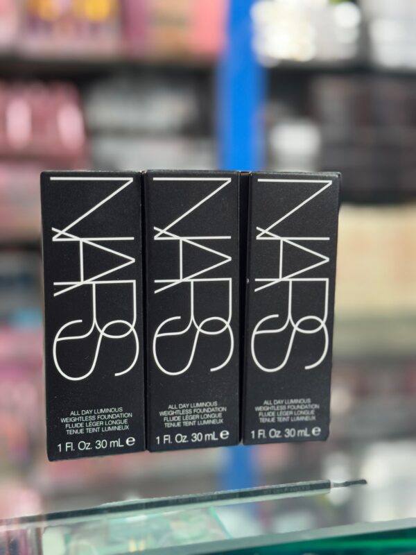 nars natural radiant longwear foundation light one  reflecting foundation - Image 2