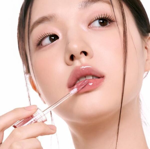 pack of 2 glitter lipgloss for moisturizing & hydrating lips (random color) - Image 2
