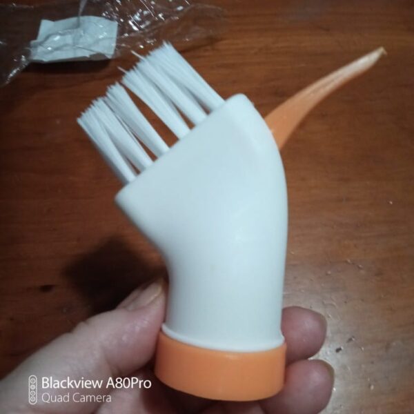 dry/wet cleaning brush can connect any mineral water bottle / multi-use cleaning brush  (random color) - Image 3