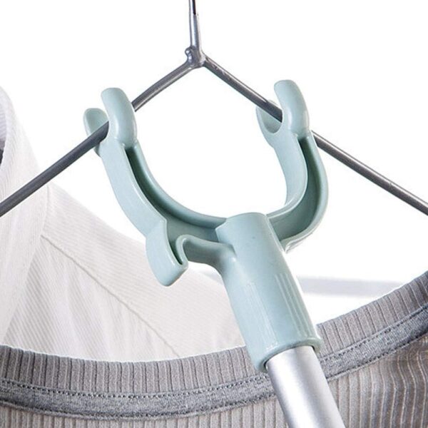 extendable telescopic clothes fork, adjustable laundry hanging fork with hook (random color)