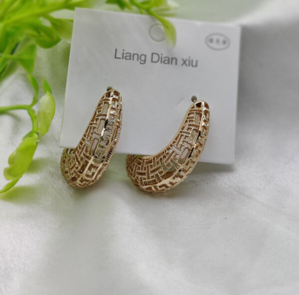 imported elegant crystal flower dangle earrings – graceful & stylish - luxurious gold finish | best quality artificial earrings for girls & women - Image 3