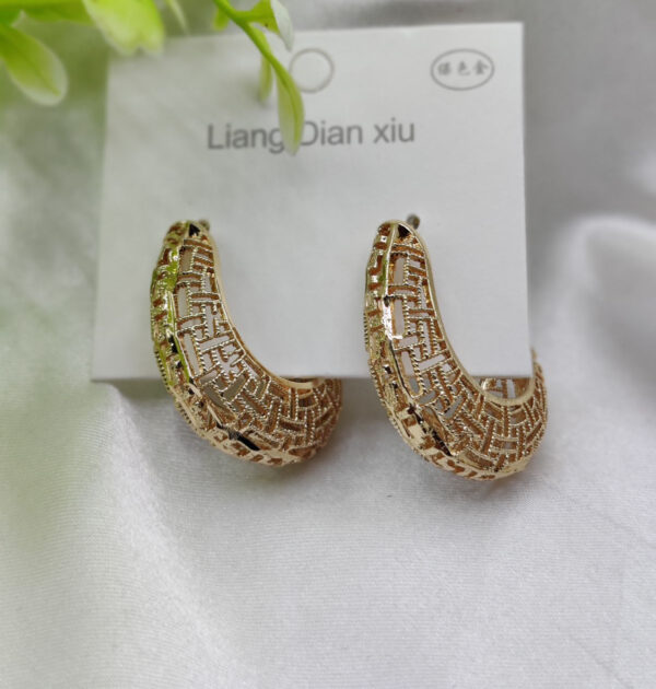 imported elegant crystal flower dangle earrings – graceful & stylish - luxurious gold finish | best quality artificial earrings for girls & women