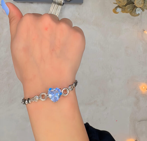brand look highly finished luxury bracelet for girls & women