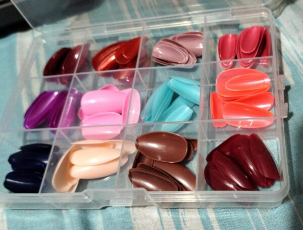 pack of 144 artificial nails without nail glue, beautiful fancy fake nails (random color) - Image 3