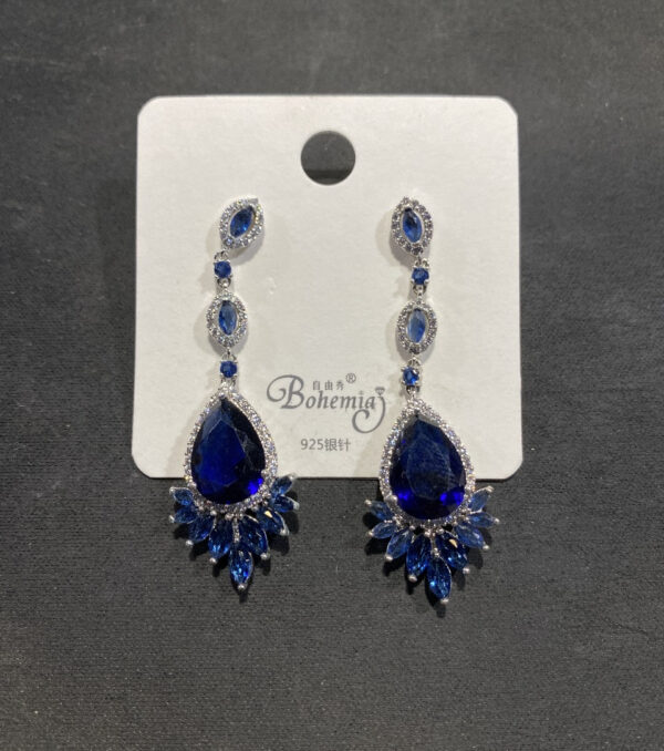 ar-ear-blu-550-015
