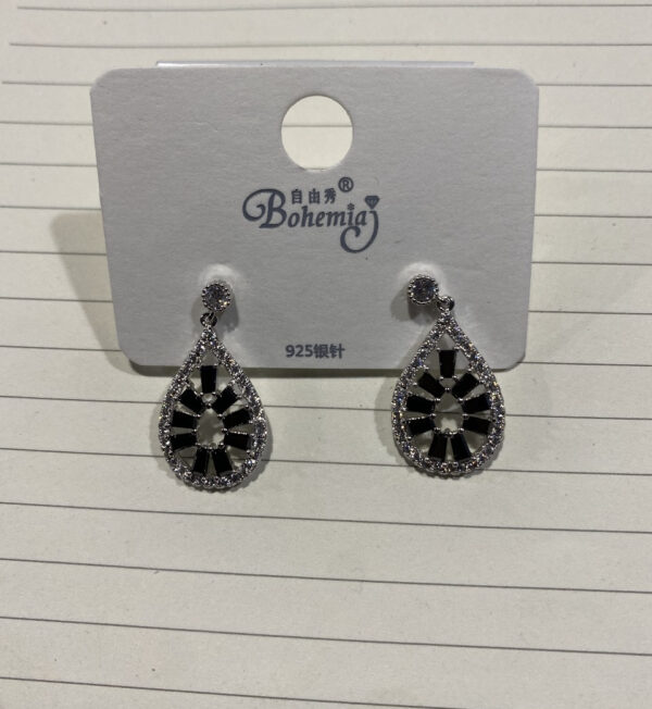 ar-ear-bla-550-027