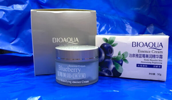 bioaqua natural blueberry wonder moisturizing face cream 50g - Image 2